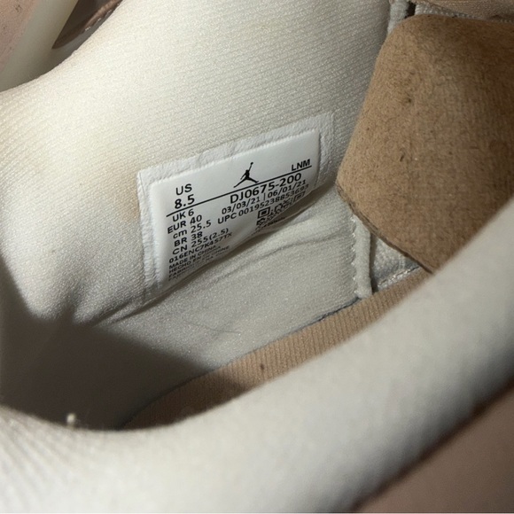 Air Jordan Retro 4 Sneakers - Picture 6 of 7